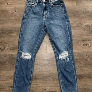 American Eagle, Mom Jean